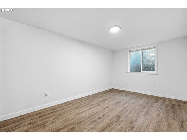 12802 Se KNAPP St, Portland, OR 97236