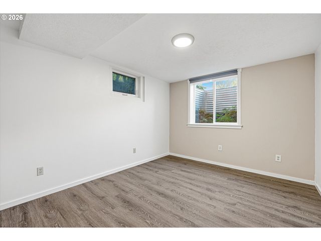 12802 Se KNAPP St, Portland, OR 97236