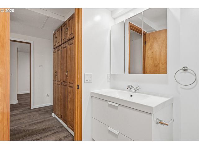 12802 Se KNAPP St, Portland, OR 97236