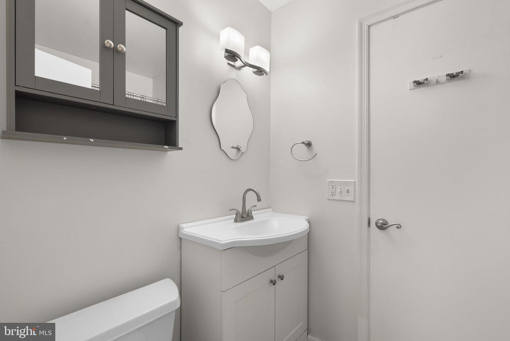 Image 18 of property listing at 18328 STREAMSIDE DR #304, Gaithersburg, MD 20879