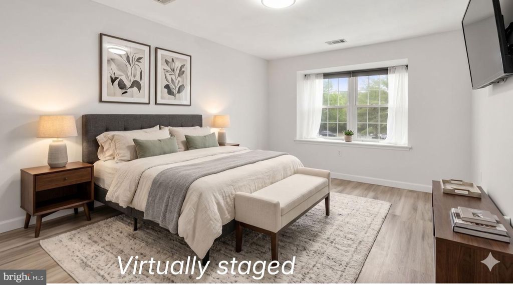 Image 2 of property listing at 18328 STREAMSIDE DR #304, Gaithersburg, MD 20879