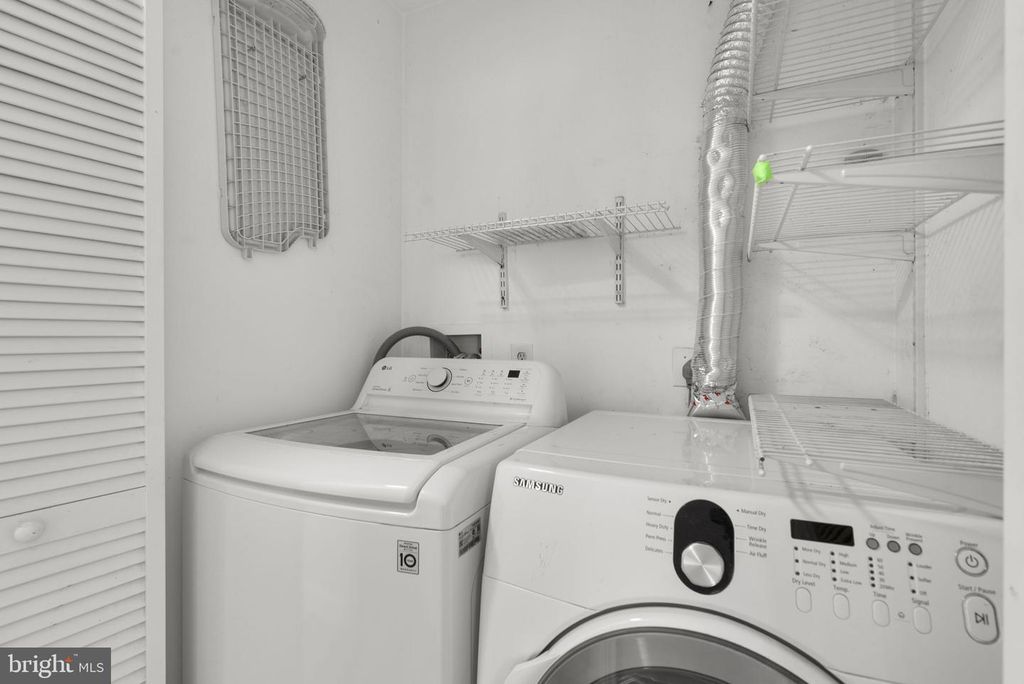 Image 20 of property listing at 18328 STREAMSIDE DR #304, Gaithersburg, MD 20879