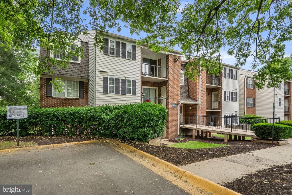 Image 21 of property listing at 18328 STREAMSIDE DR #304, Gaithersburg, MD 20879