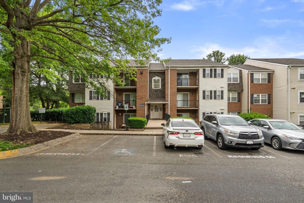Image 22 of property listing at 18328 STREAMSIDE DR #304, Gaithersburg, MD 20879