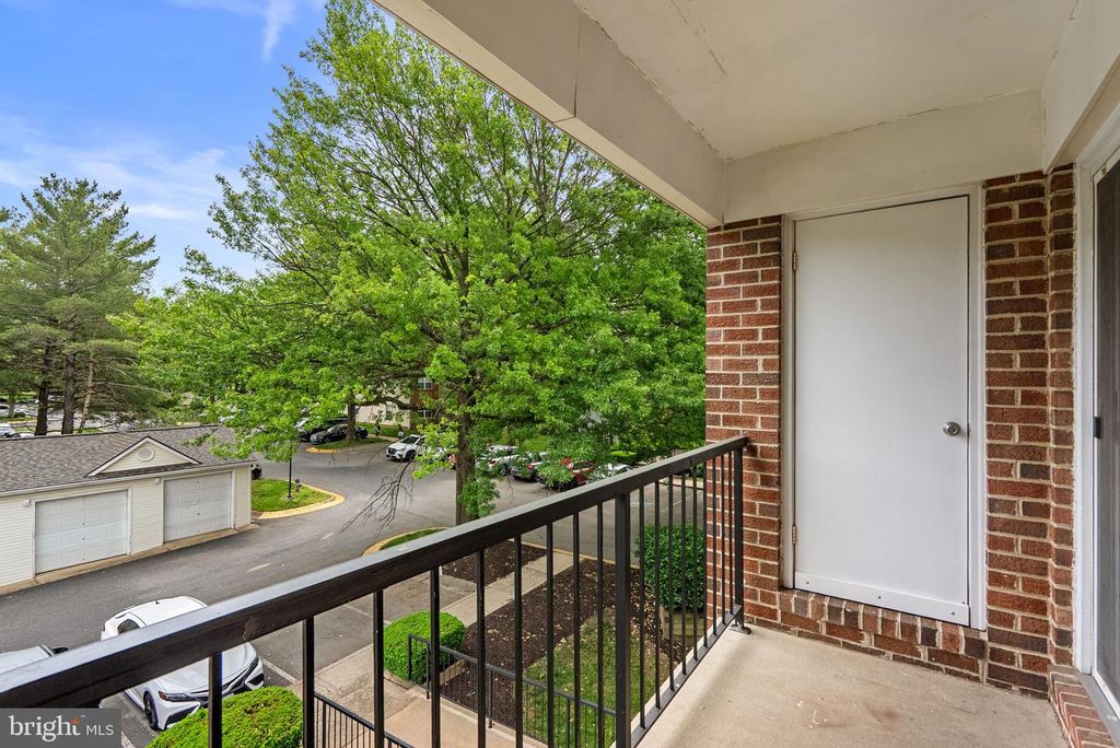Image 23 of property listing at 18328 STREAMSIDE DR #304, Gaithersburg, MD 20879