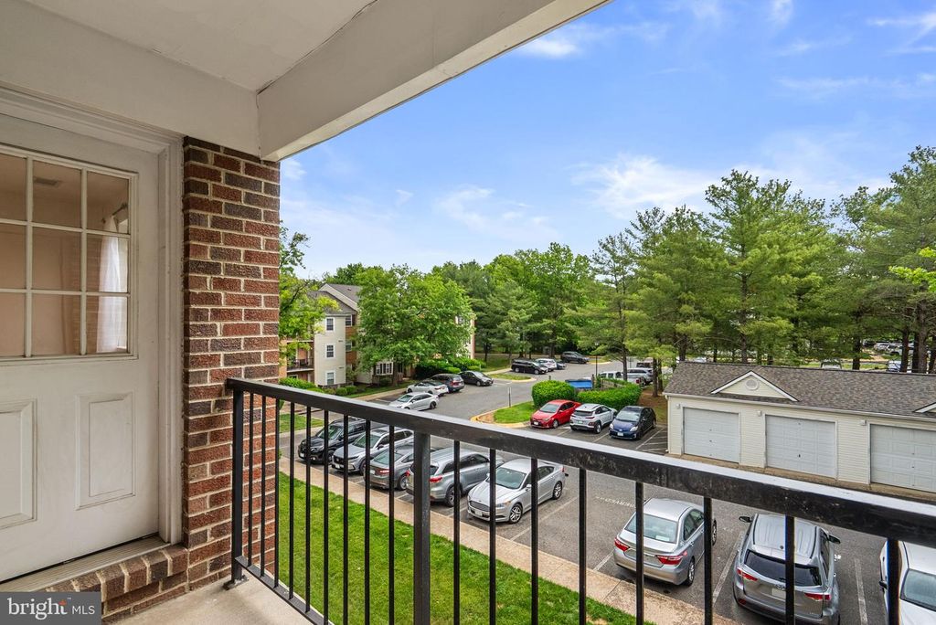 Image 24 of property listing at 18328 STREAMSIDE DR #304, Gaithersburg, MD 20879