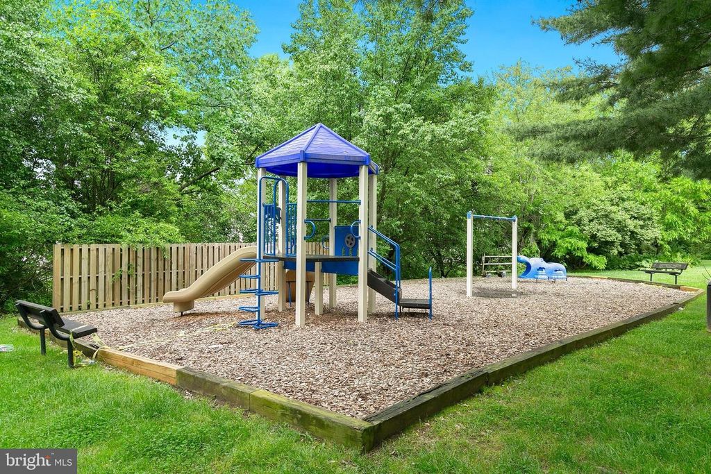 Image 25 of property listing at 18328 STREAMSIDE DR #304, Gaithersburg, MD 20879