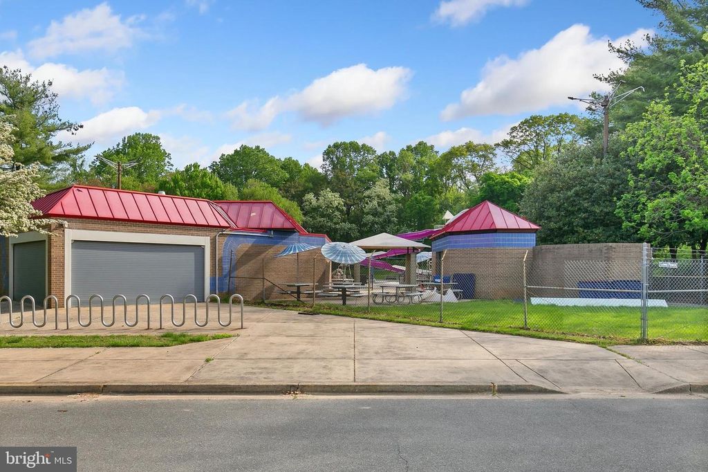 Image 26 of property listing at 18328 STREAMSIDE DR #304, Gaithersburg, MD 20879