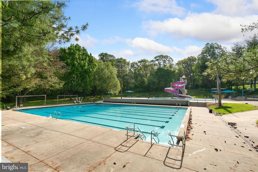 Image 27 of property listing at 18328 STREAMSIDE DR #304, Gaithersburg, MD 20879