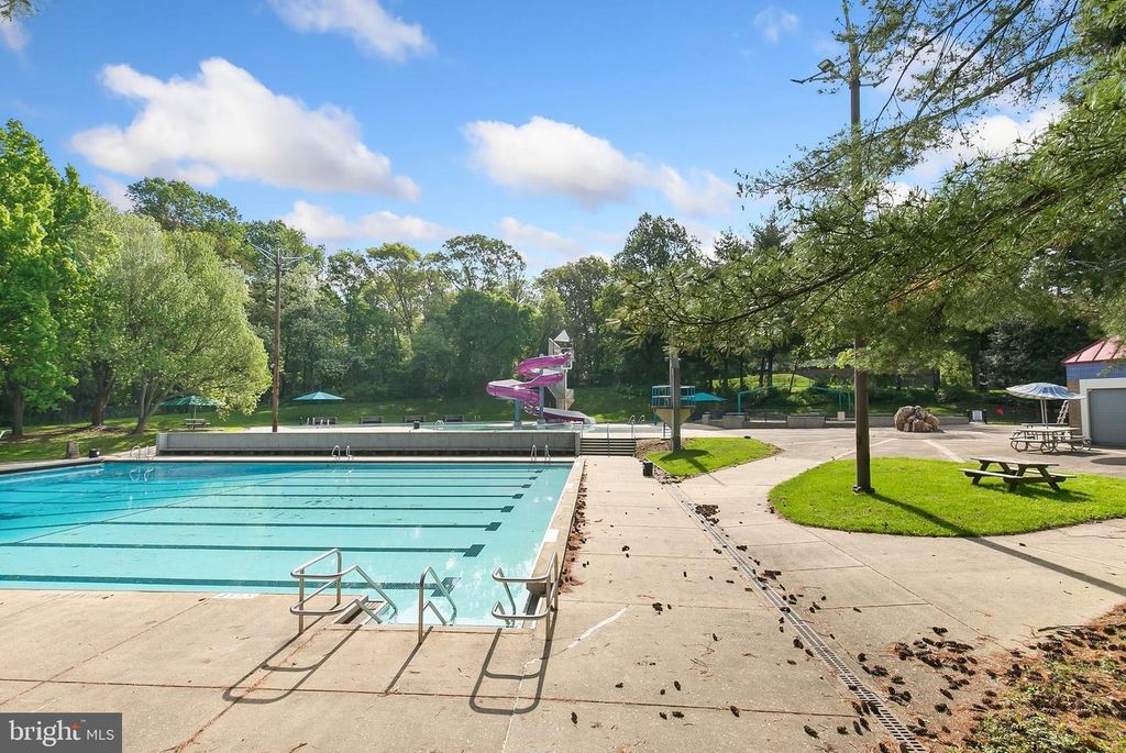 Image 28 of property listing at 18328 STREAMSIDE DR #304, Gaithersburg, MD 20879