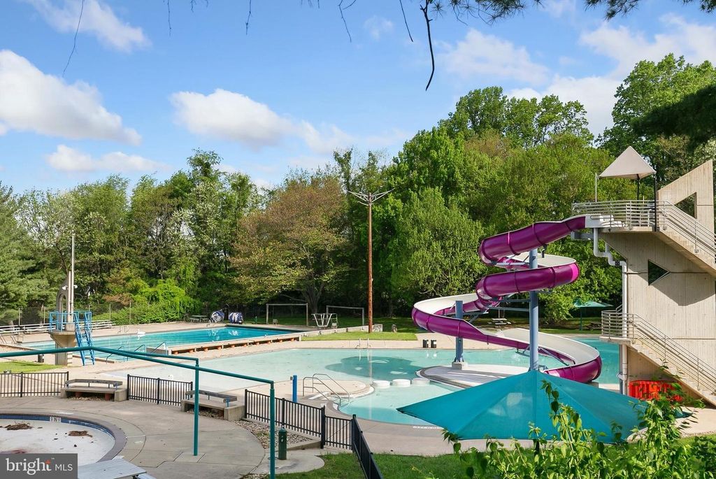 Image 29 of property listing at 18328 STREAMSIDE DR #304, Gaithersburg, MD 20879