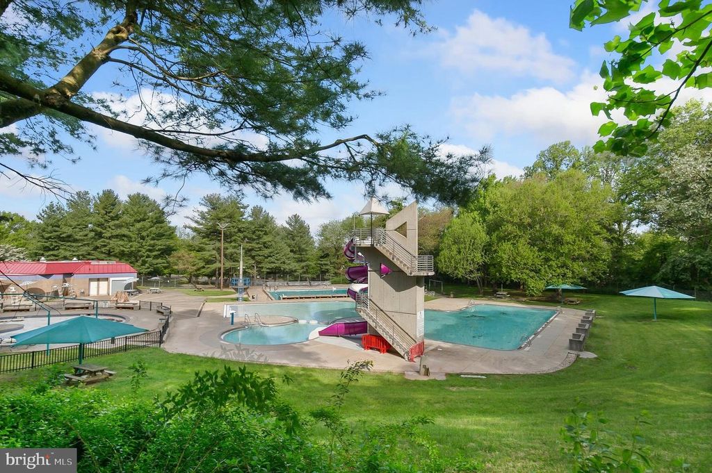 Image 30 of property listing at 18328 STREAMSIDE DR #304, Gaithersburg, MD 20879