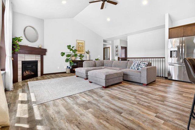 2149 CAROLINE COURT, Neenah, WI 54956
