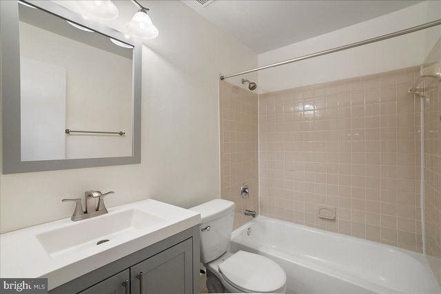 8316 LINDEN OAKS CT, Lorton, VA 22079