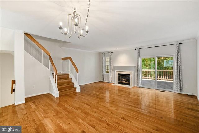 8316 LINDEN OAKS CT, Lorton, VA 22079