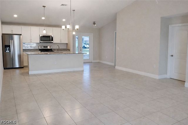 2600 NW 4th AVE, Cape Coral, FL 33993