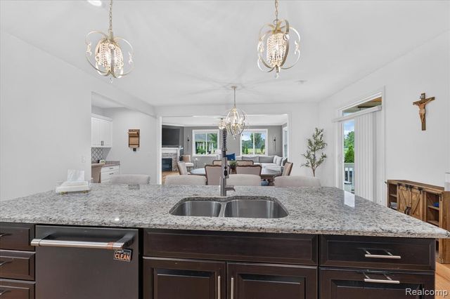 18735 Newport, Macomb, MI 48042
