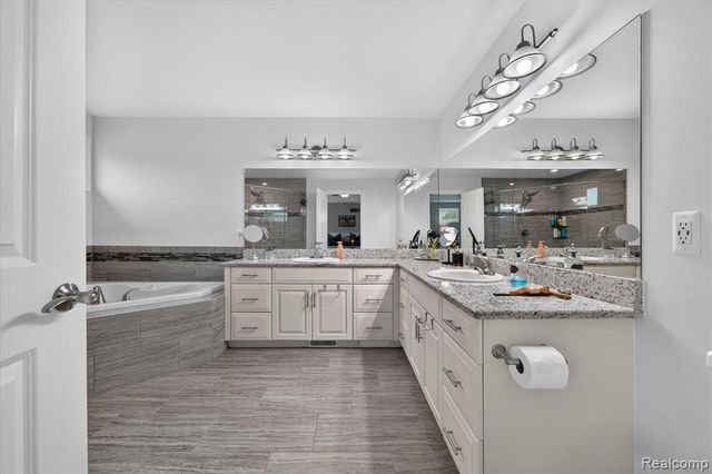 18735 Newport, Macomb, MI 48042