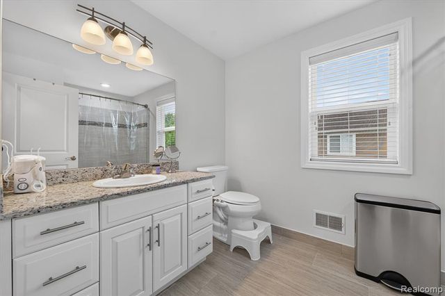 18735 Newport, Macomb, MI 48042
