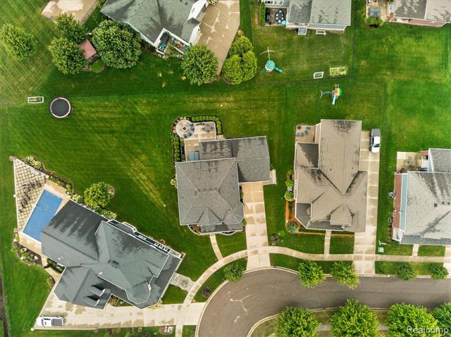 18735 Newport, Macomb, MI 48042