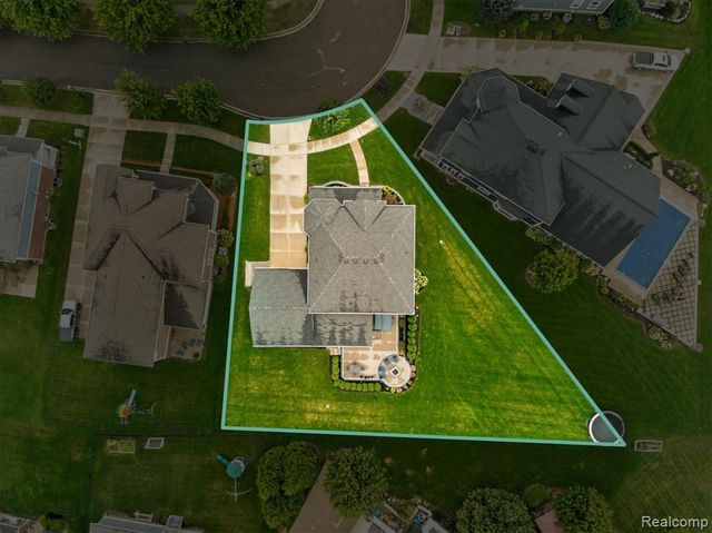18735 Newport, Macomb, MI 48042