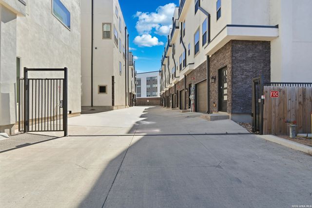 1817 N Saint Marys St Unit 102, San Antonio, TX 78212