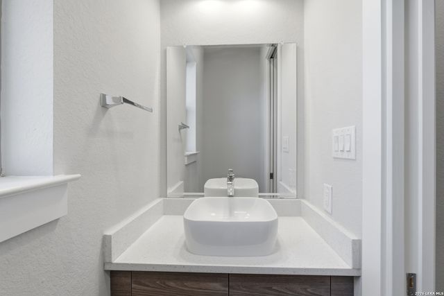 1817 N Saint Marys St Unit 102, San Antonio, TX 78212