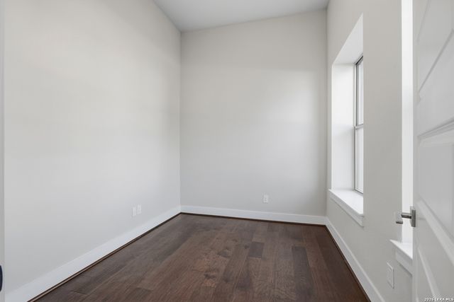 1817 N Saint Marys St Unit 102, San Antonio, TX 78212