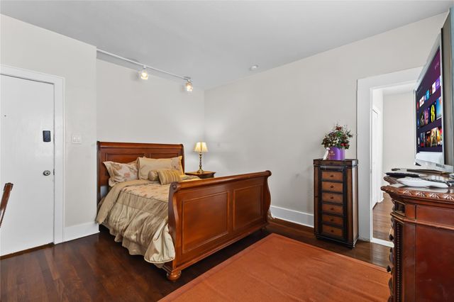 2511 Whitney A, Houston, TX 77006