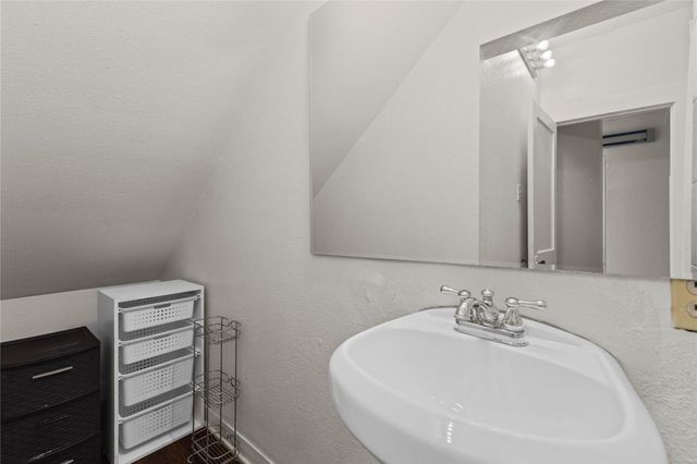 2511 Whitney A, Houston, TX 77006