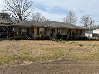 2520 Goza Ave, Camden, AR 71701