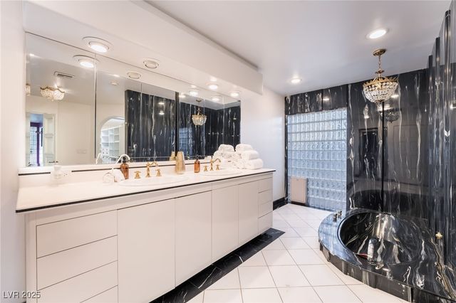 909 Cashman Drive, Las Vegas, NV 89107