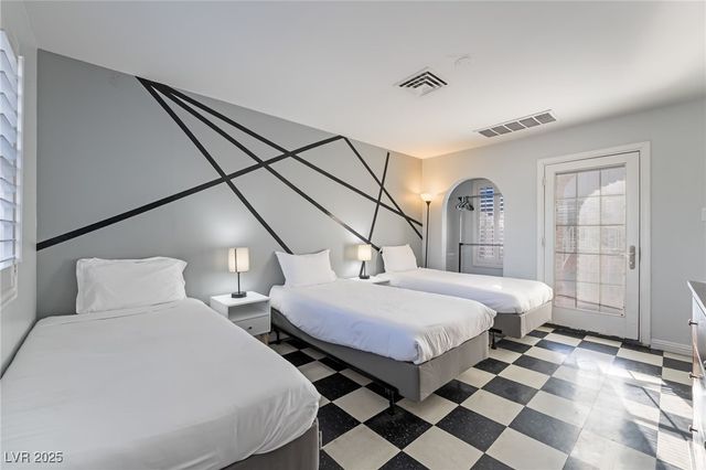 909 Cashman Drive, Las Vegas, NV 89107