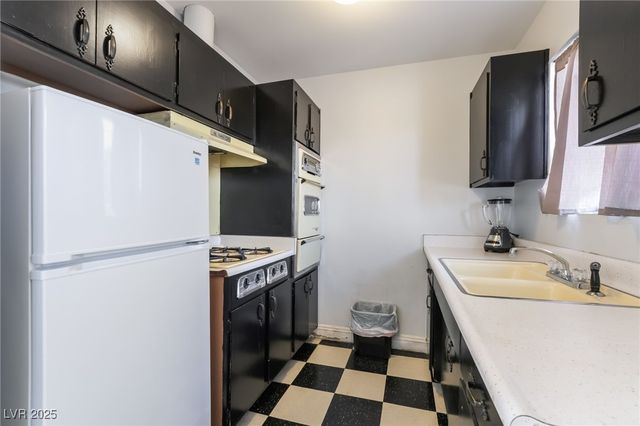 909 Cashman Drive, Las Vegas, NV 89107