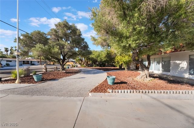 909 Cashman Drive, Las Vegas, NV 89107