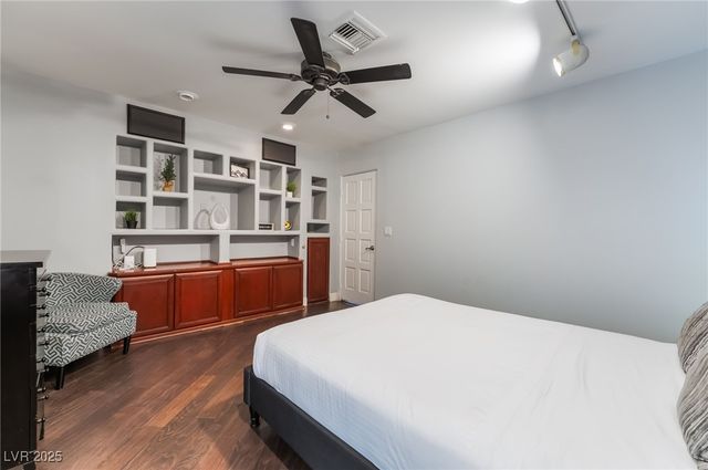 909 Cashman Drive, Las Vegas, NV 89107