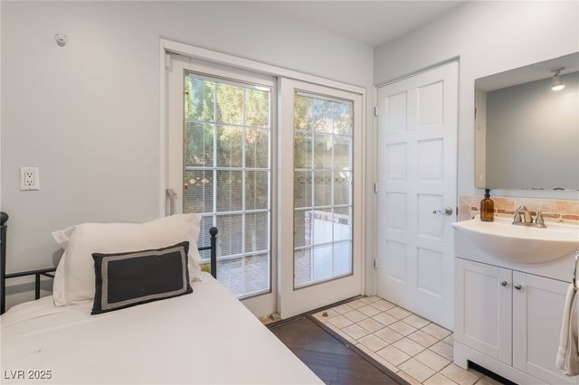 909 Cashman Drive, Las Vegas, NV 89107