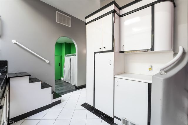 909 Cashman Drive, Las Vegas, NV 89107