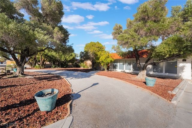 909 Cashman Drive, Las Vegas, NV 89107