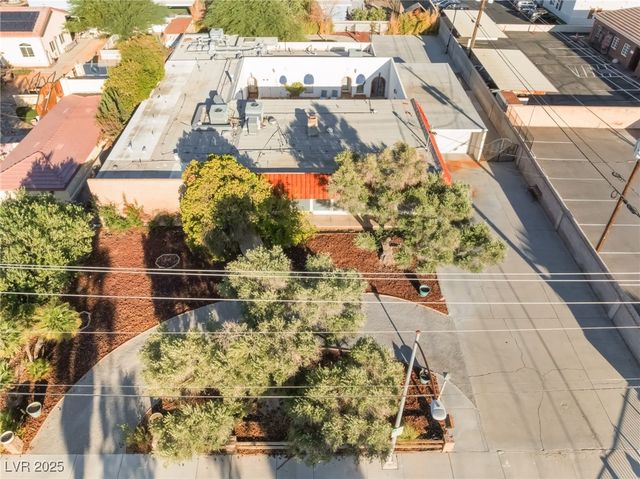 909 Cashman Drive, Las Vegas, NV 89107