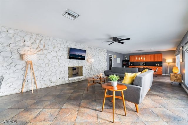 909 Cashman Drive, Las Vegas, NV 89107