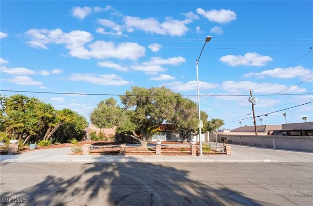 909 Cashman Drive, Las Vegas, NV 89107