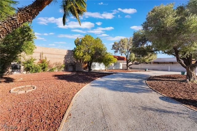 909 Cashman Drive, Las Vegas, NV 89107