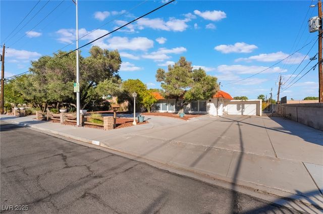 909 Cashman Drive, Las Vegas, NV 89107