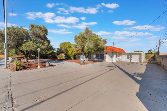 909 Cashman Drive, Las Vegas, NV 89107