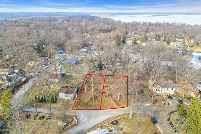 27580 W Stonegate Drive, Spring Grove, IL 60081