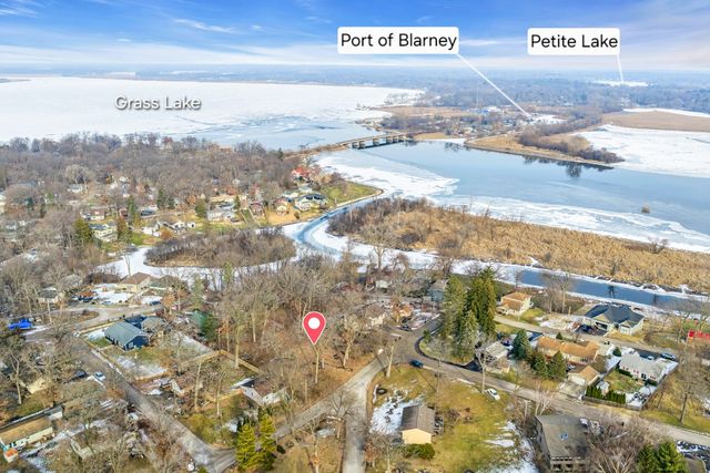 27580 W Stonegate Drive, Spring Grove, IL 60081