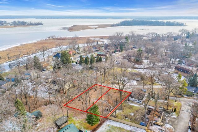 27580 W Stonegate Drive, Spring Grove, IL 60081