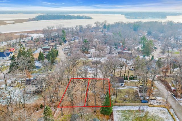 27580 W Stonegate Drive, Spring Grove, IL 60081