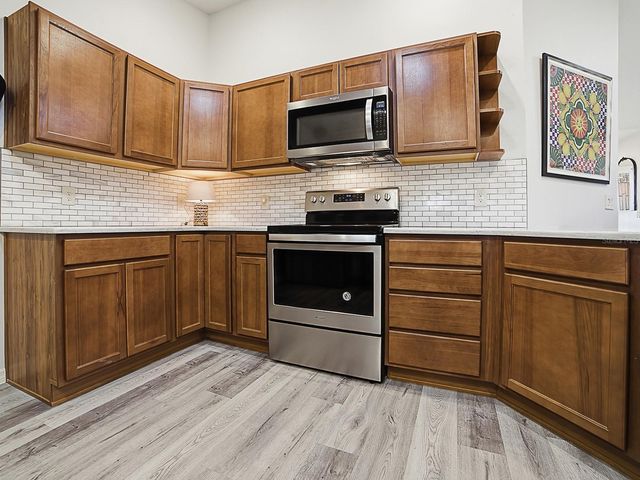 1033 ALOHA WAY, Lady Lake, FL 32159